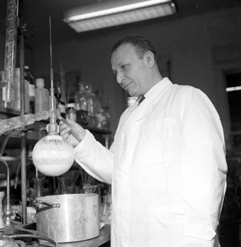 Prof. Katzir in the lab